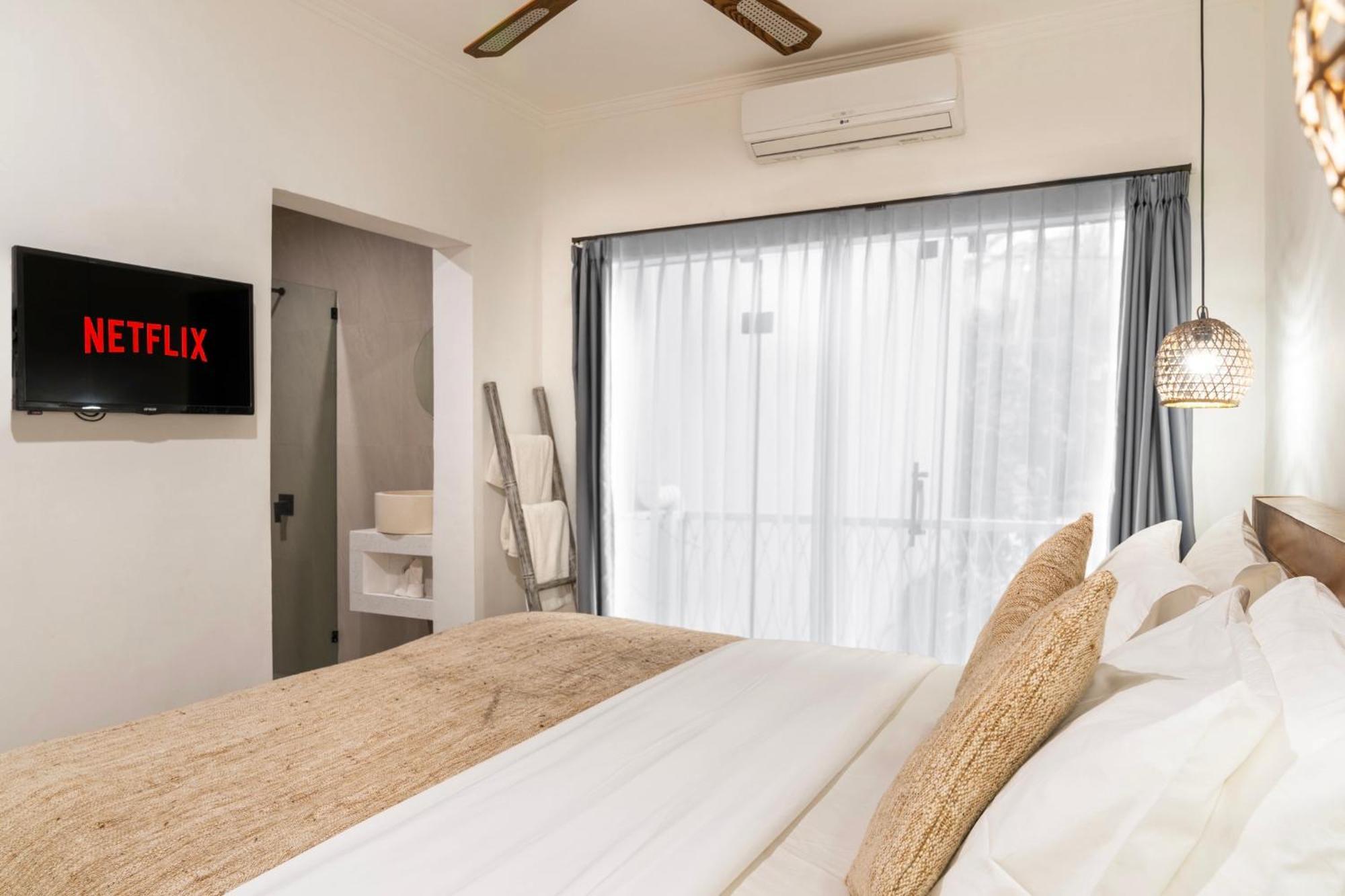 Casa De Lupe 5 Bedroom Villa In Kerobokan Семиньяк Экстерьер фото