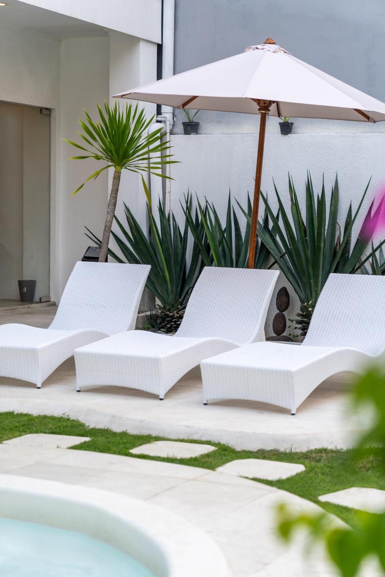 Casa De Lupe 5 Bedroom Villa In Kerobokan Семиньяк Экстерьер фото